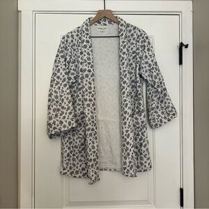 Lightweight Quilted White Kimono Jacket with Navy Floral Print